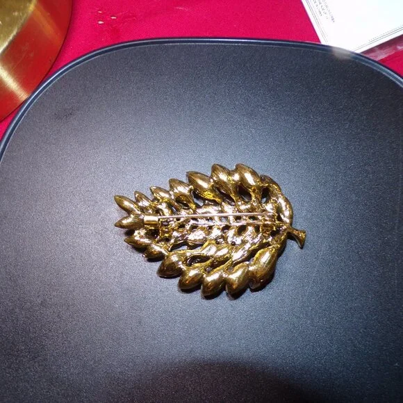 Brooch - Picture 2 of 2